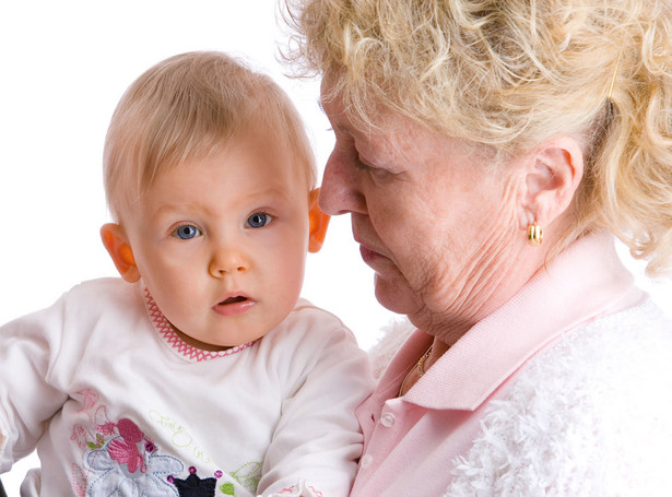 Babcia żąda pensji za opiekę nad wnukiem