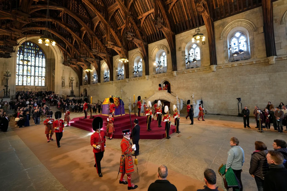 Kovčeg kraljice Elizabete u palati Vestminster