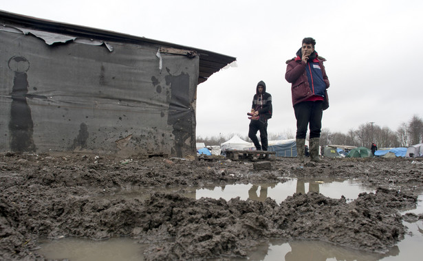 Ewakuacja obozu migrantów w północnej części Paryża. "Wszędzie będzie lepiej niż tu"