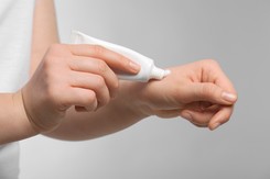 Niezawodna maść na opryszczkę i wypryski. W aptece kupisz za kilka złotych