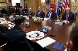 Trump rzekomo naciskał na Zełenskiego ws. Donbasu? Prezydent zabiera głos