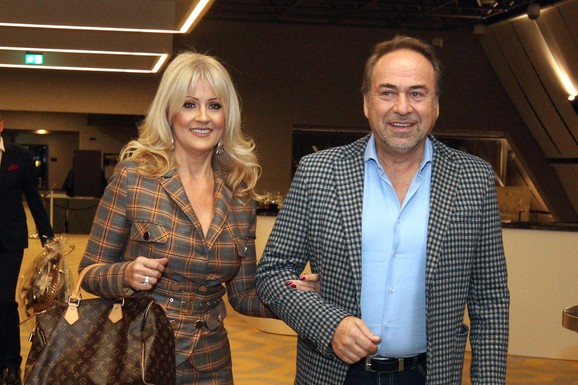 (FOTO) ZAVIRITE U DOM UDOVICE MARINKA ROKVIĆA Zidovi puni umetničkih dela, ovo je čist luksuz: A tek kad vidite dnevni boravak
