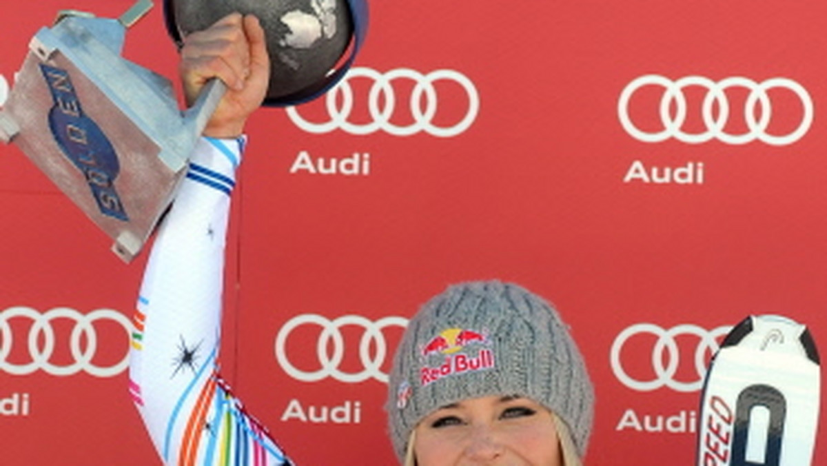 Mistrzyni olimpijska w narciarstwie alpejskim z Vancouver Lindsey Vonn wzięła udział w zabawie tanecznej w jednej ze szkół średnich w hrabstwie Eagle w stanie Kolorado. Amerykanka przyszła na nią z 15-letnim uczniem - Parkerem McDonaldem.
