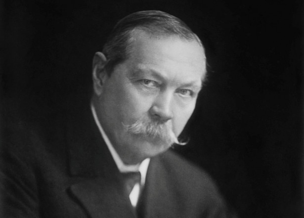 Arthur Conan Doyle przeszedł do historii jako twórca sławnego Sherlocka Holmesa [SYLWETKA]