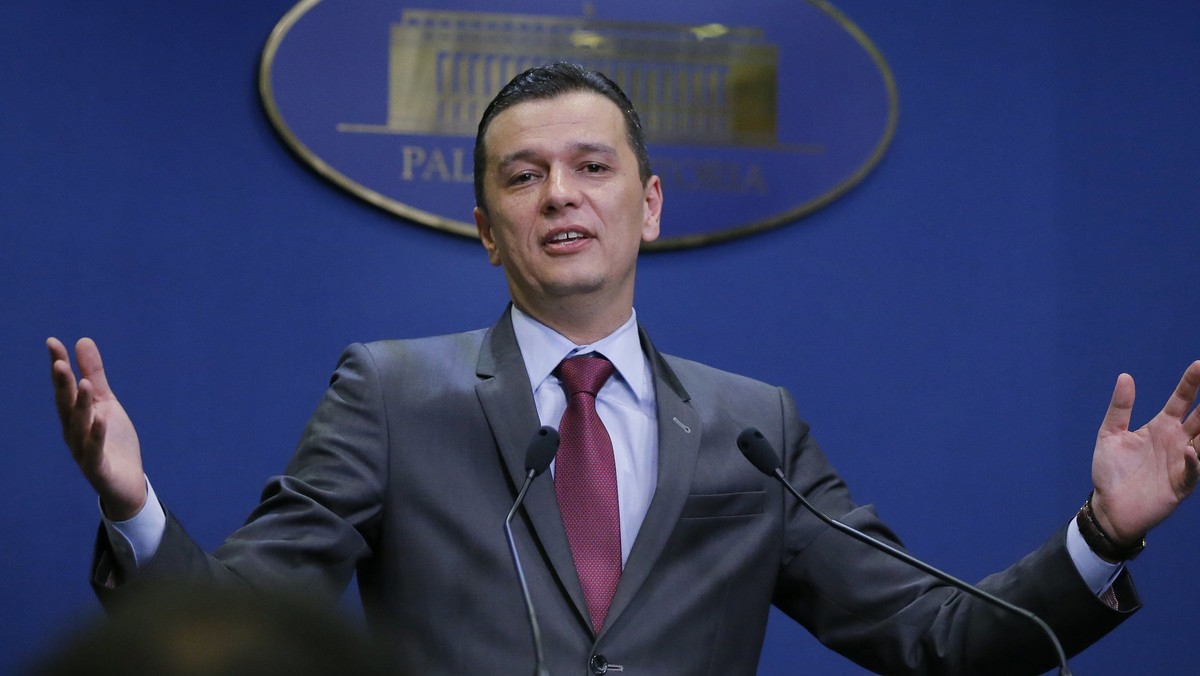 Szef rumuńskiego rządu Sorin Grindeanu nie ma zamiaru podawać się do dymisji, mimo że chce tego jego własny obóz polityczny. "Nie ustąpię" - oświadczył późnym wieczorem Grindeanu w wystąpieniu telewizyjnym.