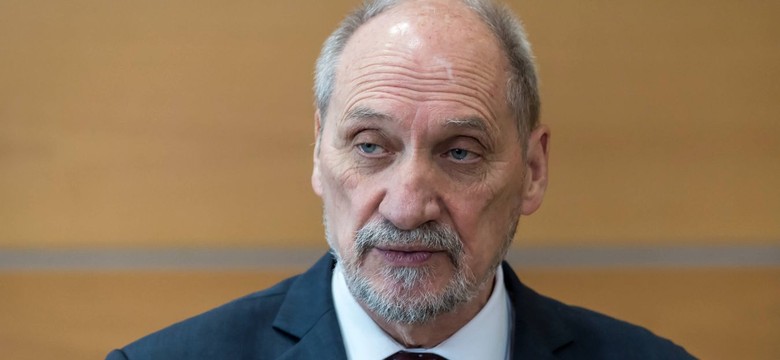 Posłowie PO przed podkomisją smoleńską. "Macierewicz kompletnie oszalał"