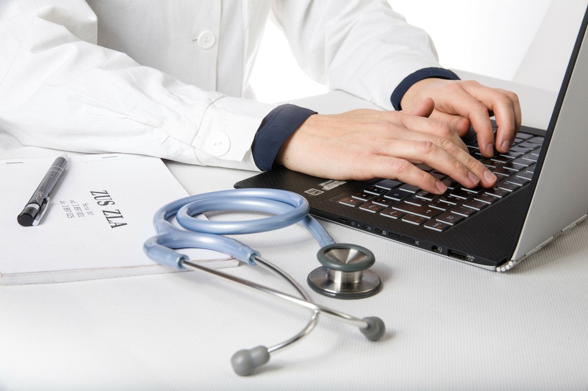 Rośnie problem z alkoholem wśród pracowników. Potwierdzają to najnowsze dane z ZUS-u