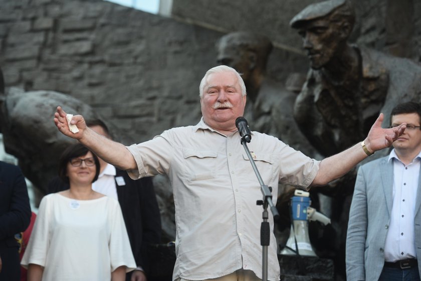 Protesty przed Sądem Najwyższym. Pojawił się Lech Wałęsa