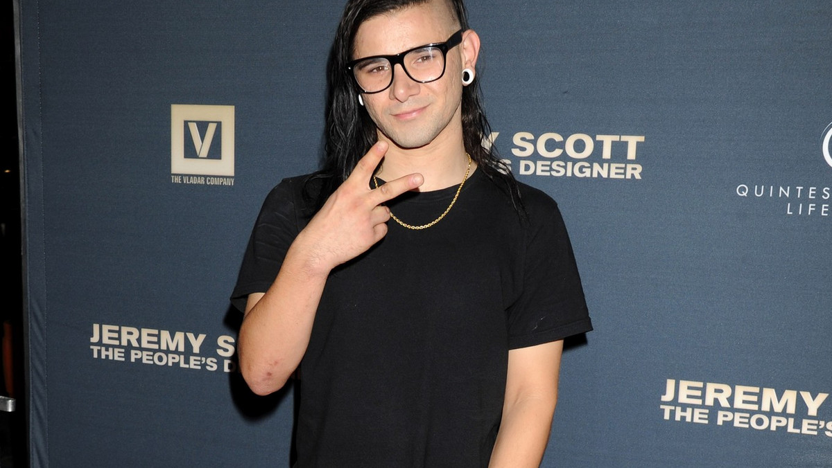 Skrillex skacząc w publiczność popełnił wielki błąd, za który teraz musi zapłacić. Jedna z jego fanek doznała urazu i wywalczyła w sądzie 3,8 mln dol. odszkodowania.