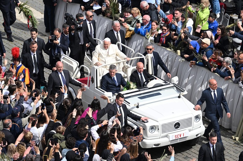 Papież Franciszek podczas uroczystości w Niedzielę Palmową