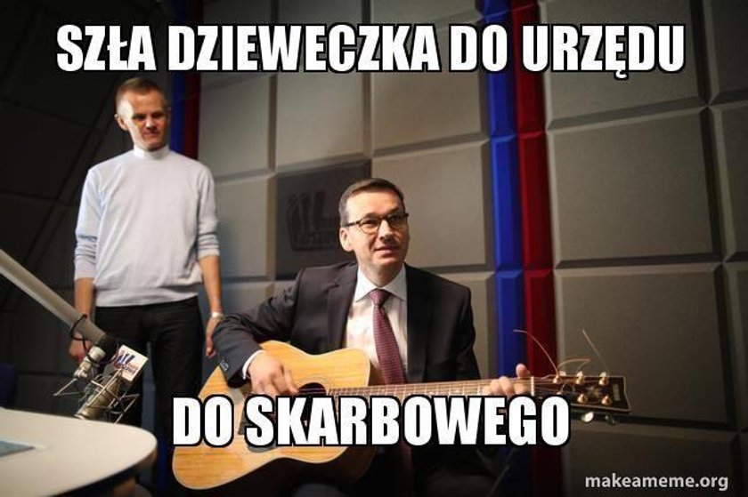 Pokazali Morawieckiego z gitarą. I zaczęło się, internet oszalał