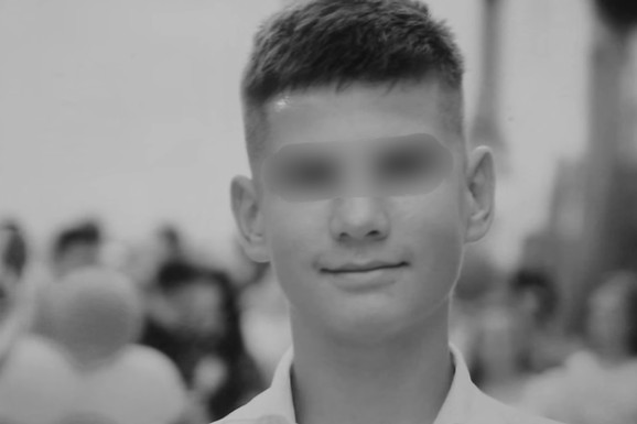 "DA NIJEDNA MAJKA NE OSETI OVO ŠTO JA OSEĆAM..." Tinejdžer (17) poginuo u stravičnoj nesreći u Obrenovcu: Udario ga BMW dok je skretao, porodica pokrenula peticiju