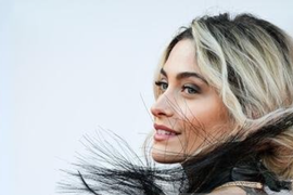 Ćerka čuvenog Majkla Džeksona došla u Veneciju u haljini u kojoj izgleda kao da je POŠLA U LOV NA VAMPIRE, ali niko ne može da joj ospori da je LEPOTICA PRVE KLASE