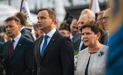 Polacy lepiej o pracy Andrzeja Dudy, gorzej - Beaty Szydło. SONDAŻ