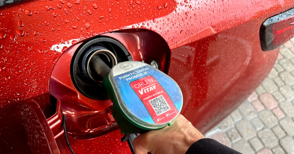 Droższe tankowanie przed 1 listopada. Co się dzieje na stacjach?