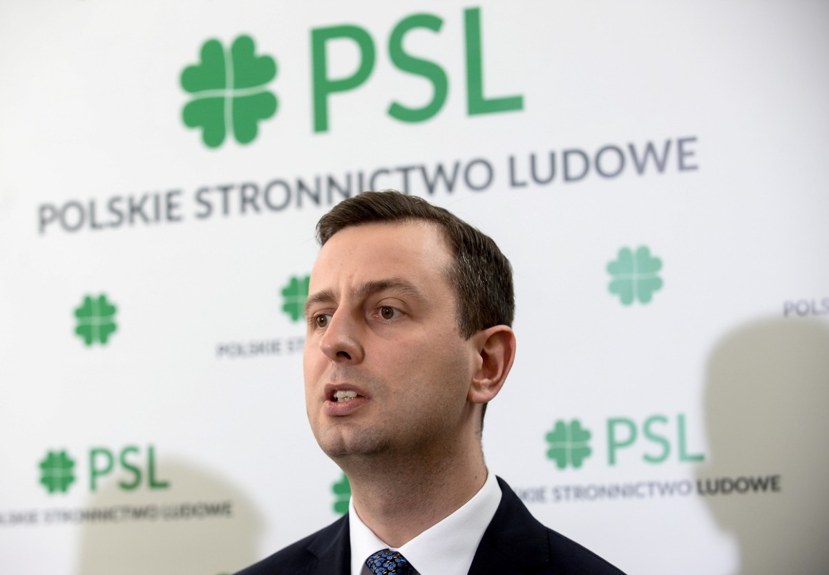 „To było niezwykle ważne wydarzenie. To jest nie tylko ustawa zasadnicza, to jest sprawa zasadnicza - chcemy porozmawiać z tymi, którzy uchwalali Konstytucję” - podkreślił szef PSL