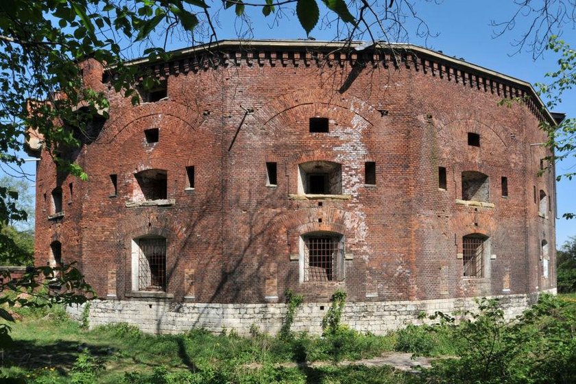 Biegaj i zwiedzaj krakowski fort św. Benedykta!