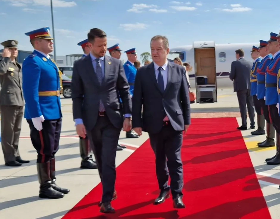 Ivica Dačić dočekao Jakova Milatovića na aerodromu "Nikola Tesla"