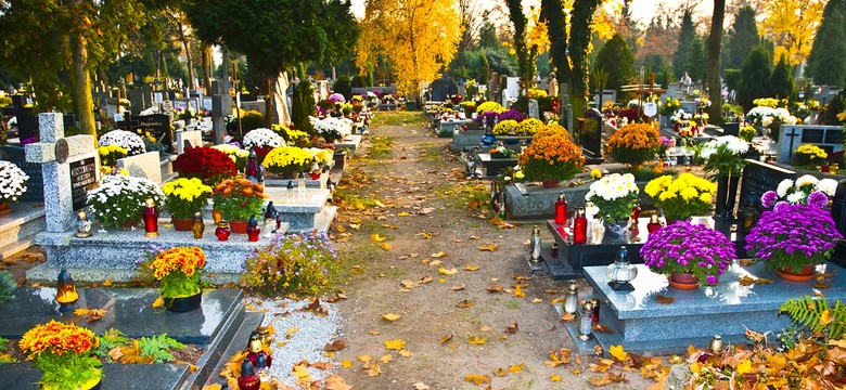 Straż miejska rusza na cmentarze. Strażnicy zadbają o bezpieczeństwo w trakcie Wszystkich Świętych