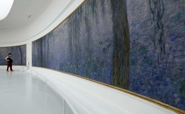 Lilie wodne Claude'a Moneta w Musee de l'Orangerie w Paryżu