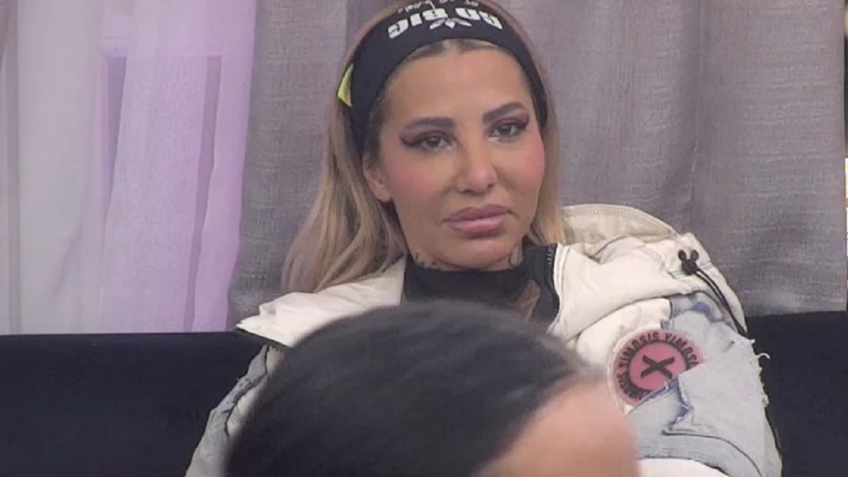 Asmin ponizio Aneli nakon intimnih odnosa, pa joj prišao, ona pobesnela