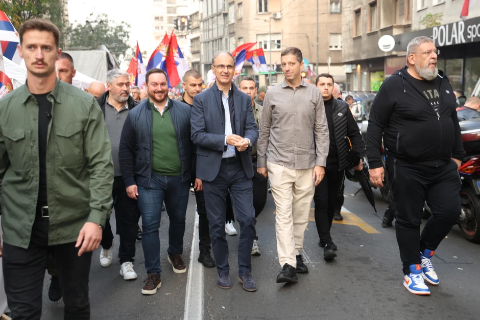 Beograd, okupljanje ispred RTS