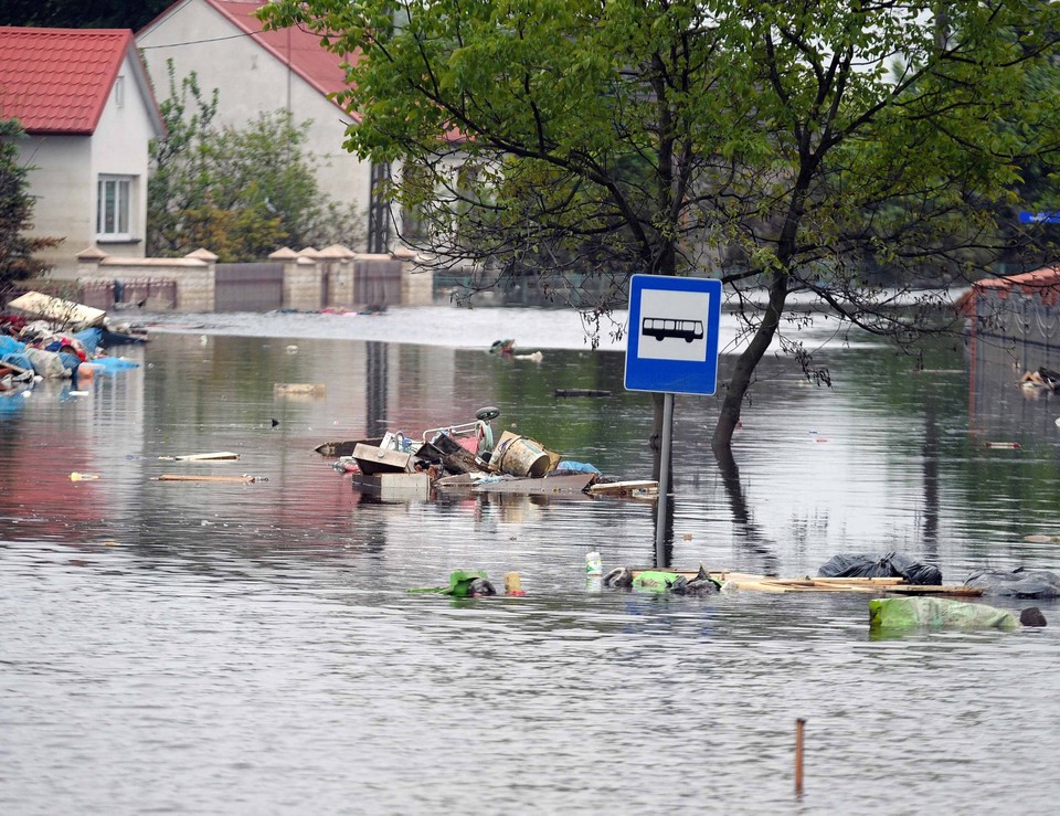 TRZEŚŃ POWÓDŹ ZNISZCZENIA