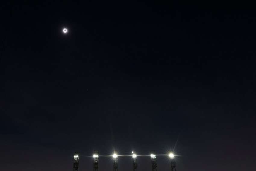 Potpuno pomračenje Sunca iz Progresiv Filda u Klivlendu 8. aprila