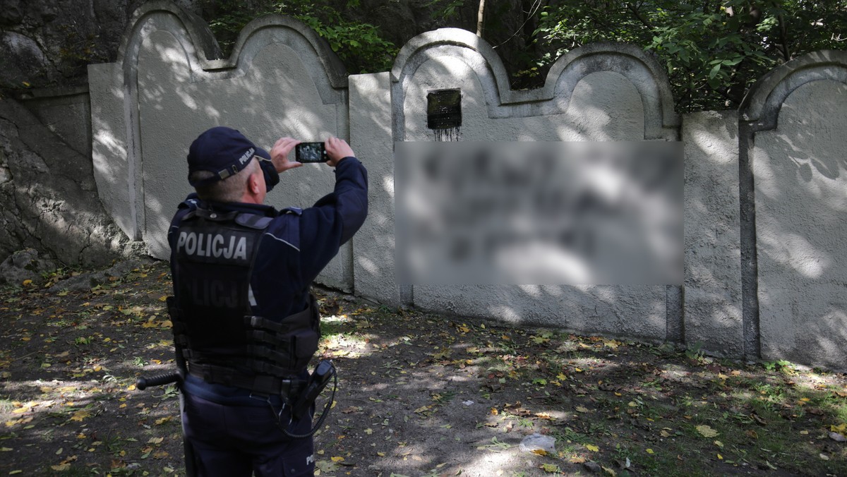 Kraków: zdewastowano fragment muru krakowskiego getta