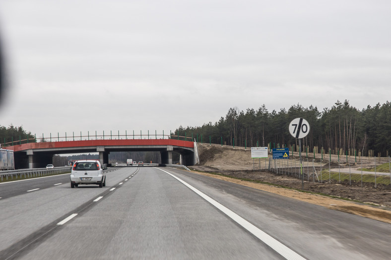 Przed samą Częstochową można już legalnie "pędzić" 140 km/h.