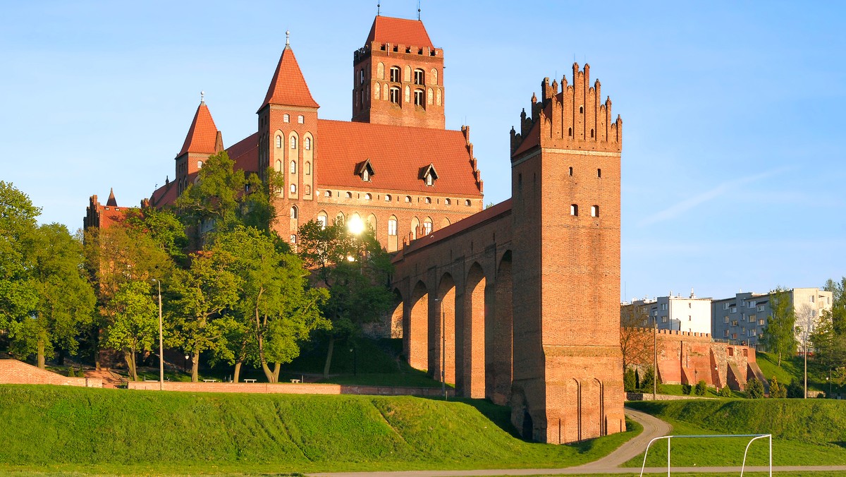 Kwidzyn: zniszczony krzyż i alkohol w kropielnicy w katedrze