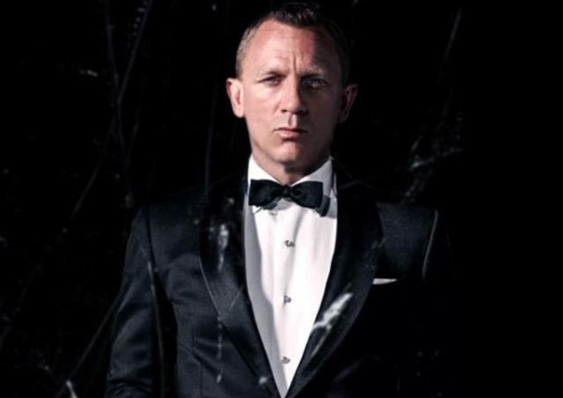 Daniel Craig, wcielający się w agenta 007, wrócił już na plan, po tym jak niedawno skręcił sobie kostkę, kręcąc jedną ze scen