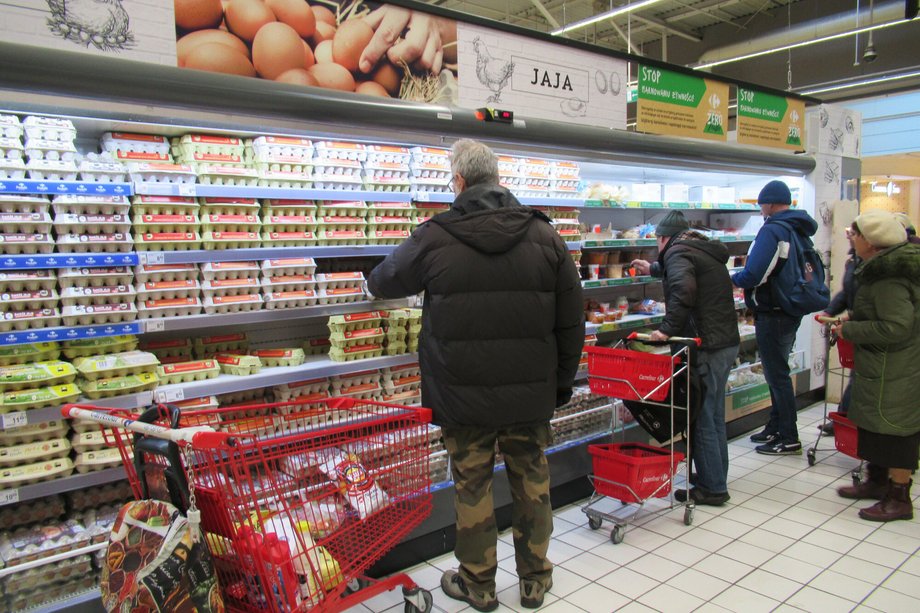 Carrefour zapewnia, że w najbliższym czasie nie będzie podnosił cen jaj.