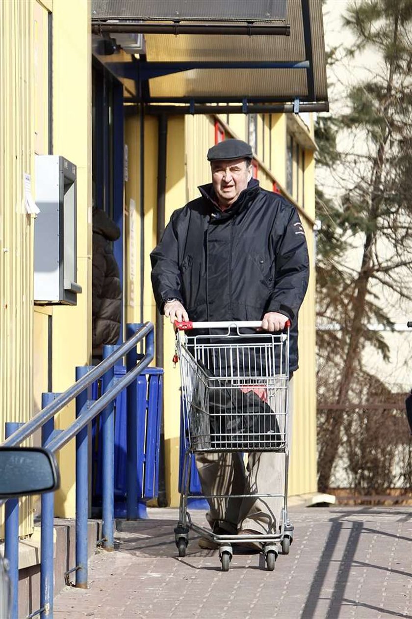 Znany aktor jeździ... brudasem! FOTO