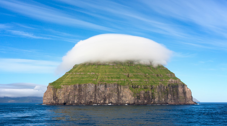 Feröer legkülönlegeseb szigete a Kis-Dímun, amelyet szinte egész évben felhő borít / Fotó: Getty Images