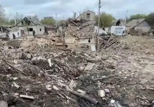 Ruševne na imanju kuće Serhija i Olge Litvinenko u Pavlogradu 1. maja nakon raketnog napada