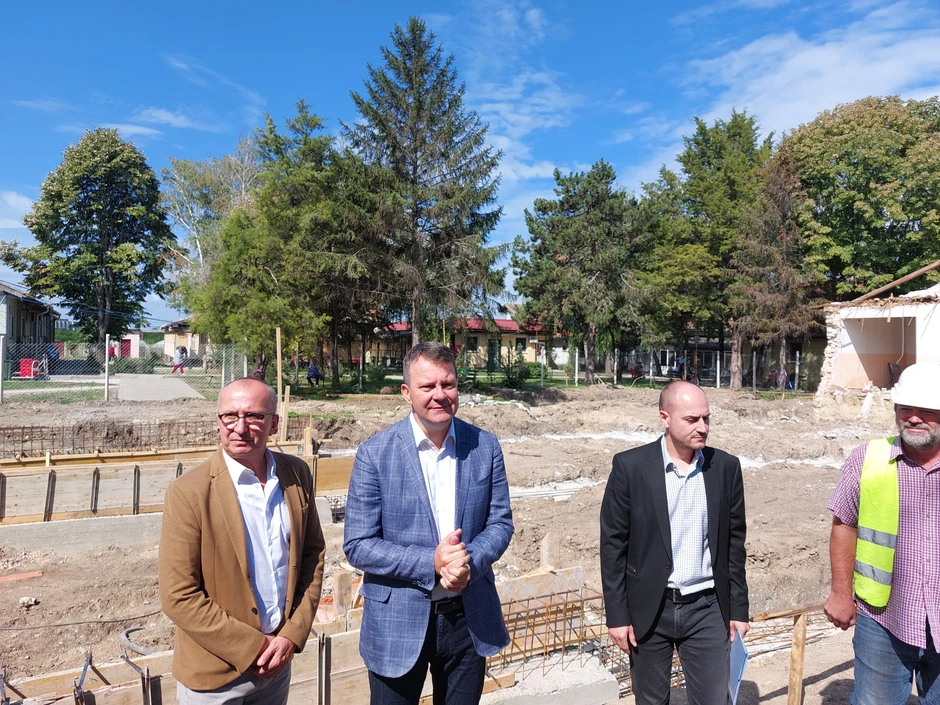 Predsednik pokrajinske vlade Igor Mirović obišao je Dom za duševno obolela lica u Čurugu