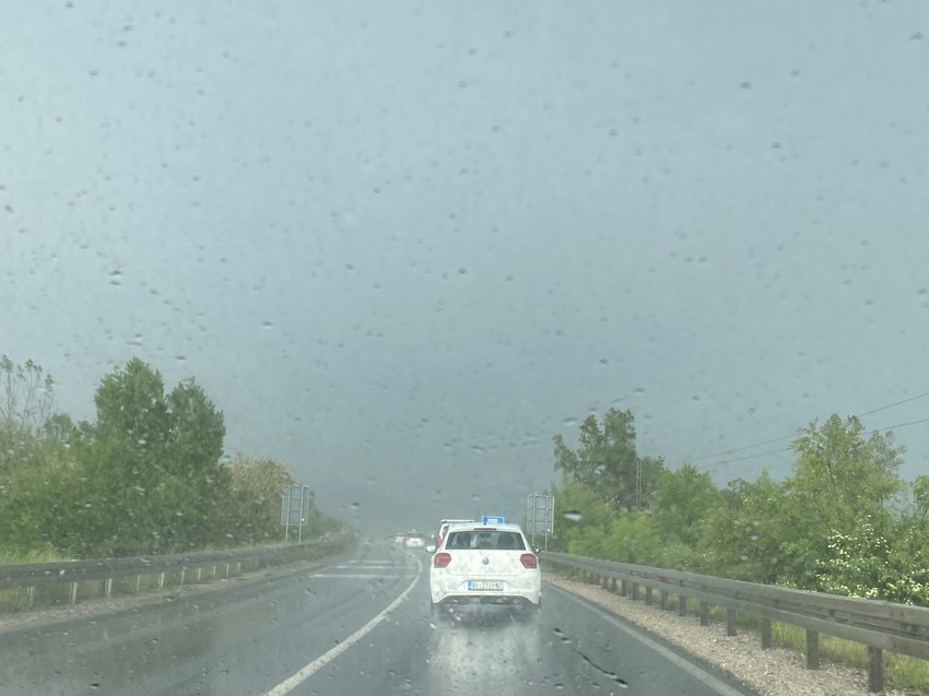 Put Požega-Čačak: Smračilo se, pljušti kiša, grmii seva