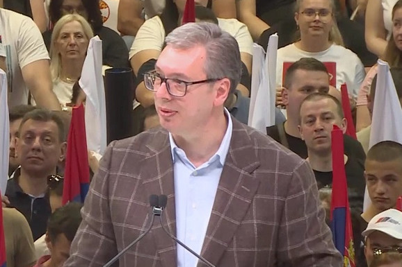 "OVAJ TIM JE KAO REAL MADRID" Vučić na mitingu u Novom Sadu: Doveli smo u grad 10 fabrika, prihvatićemo svaki izborni rezultat
