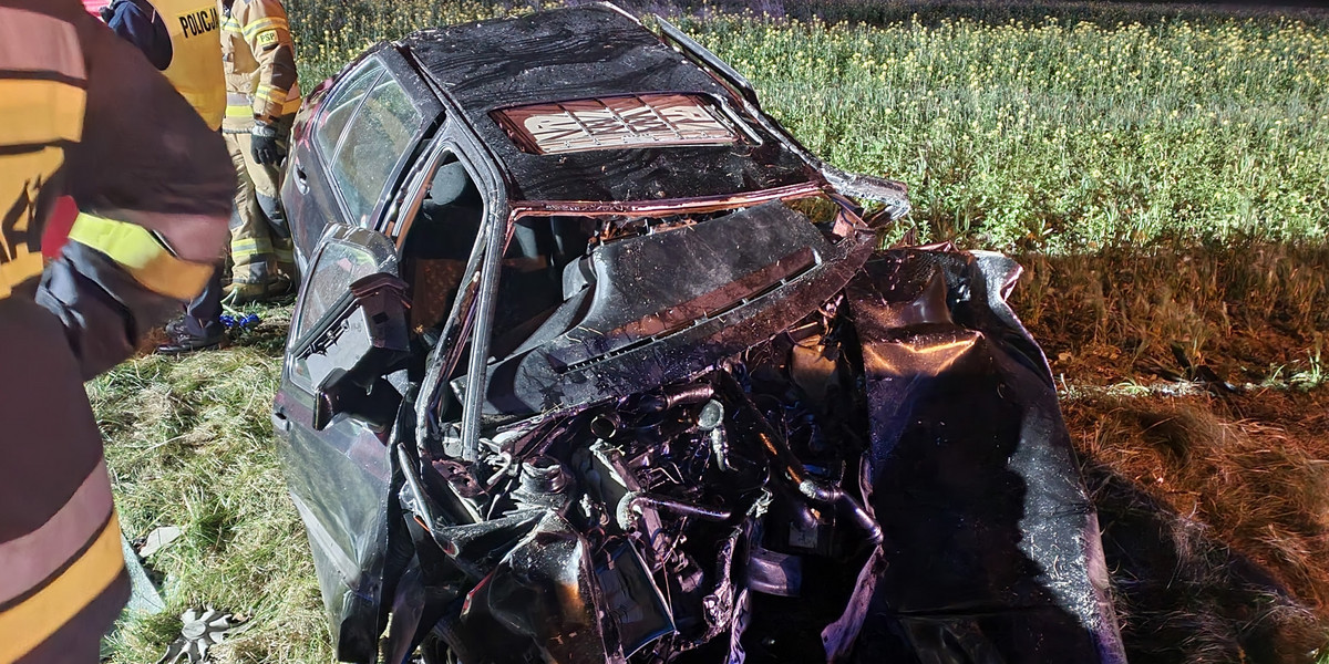 24-letni kierowca volkswagena golfa zginął w wypadku.
