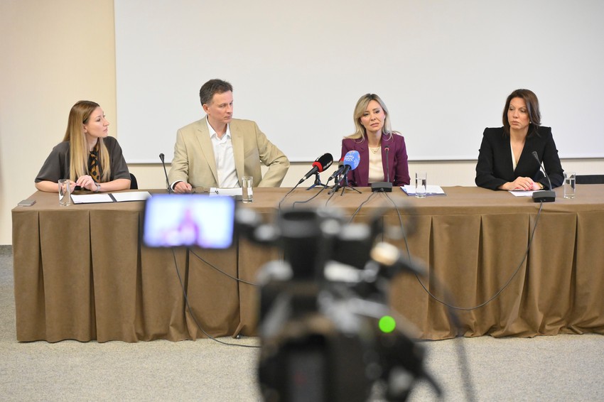 Prim. dr Miroslav Dinić, prof. dr Tatjana Radević i prof. dr Danica Tiodorović (s leva na desno)