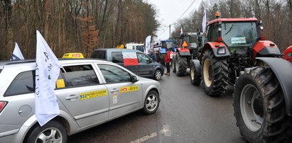 "Nie będziemy się wieszać w stodołach". Protesty rolników przeciw drożyźnie. Sprawdź miejsca blokad na drogach!