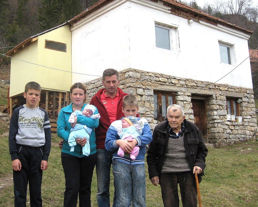 Vitorovići sa blizancima Milanom i Milicom