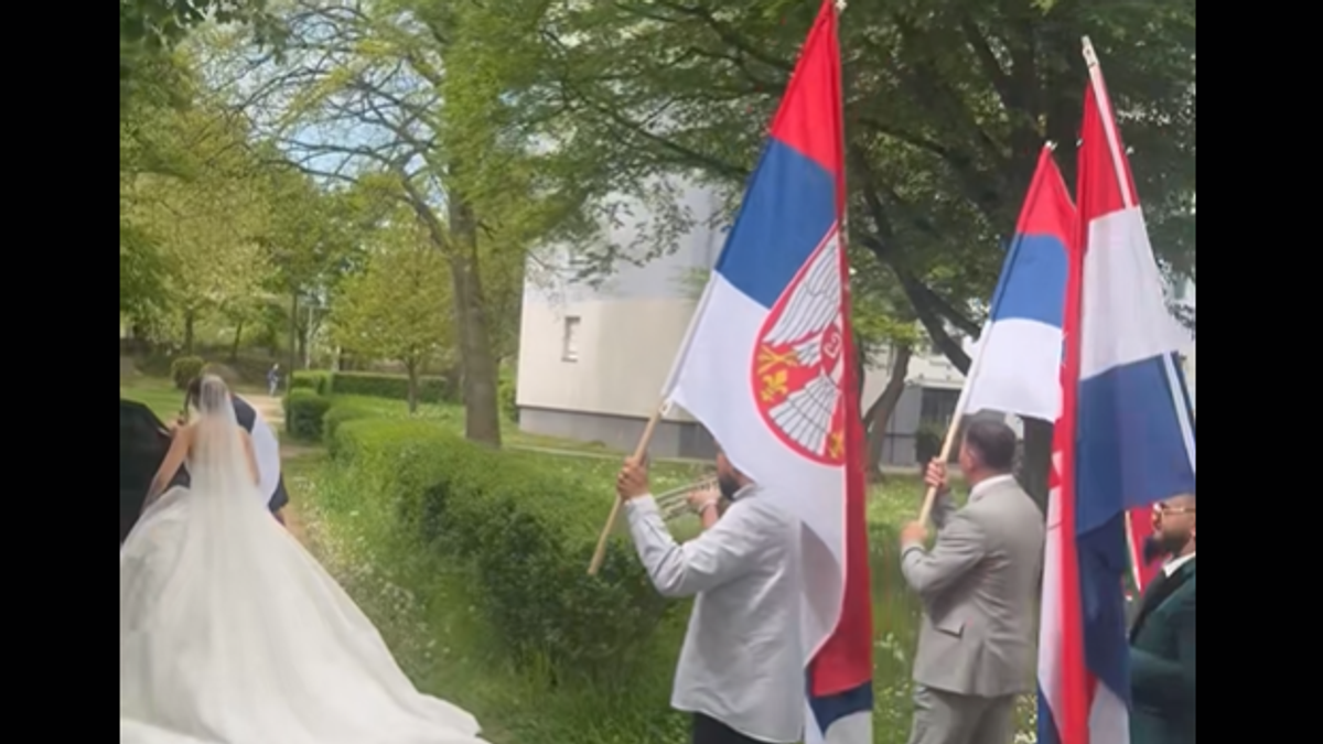 VIJORE SE SRPSKA I HRVATSKA ZASTAVA na ulicama Frankfurta! Srbin i Hrvatica rekli sudbonosno 