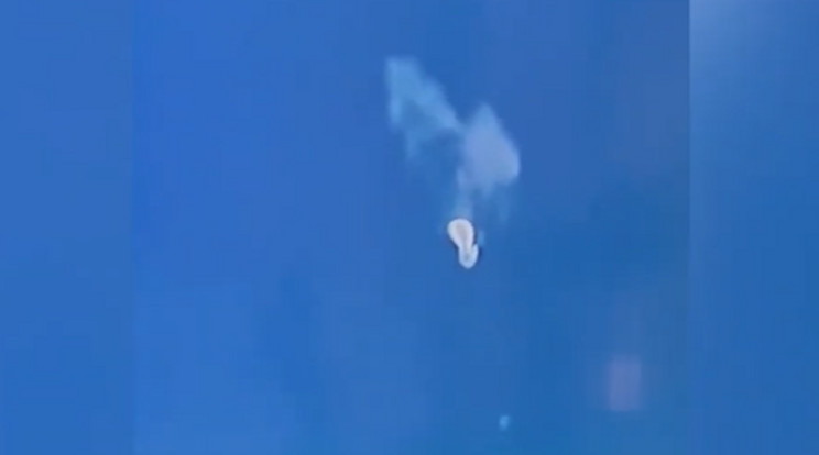 Így szedte le a Pentagon a kínaiak kémkedő léggömbjét / Fotó: Youtube