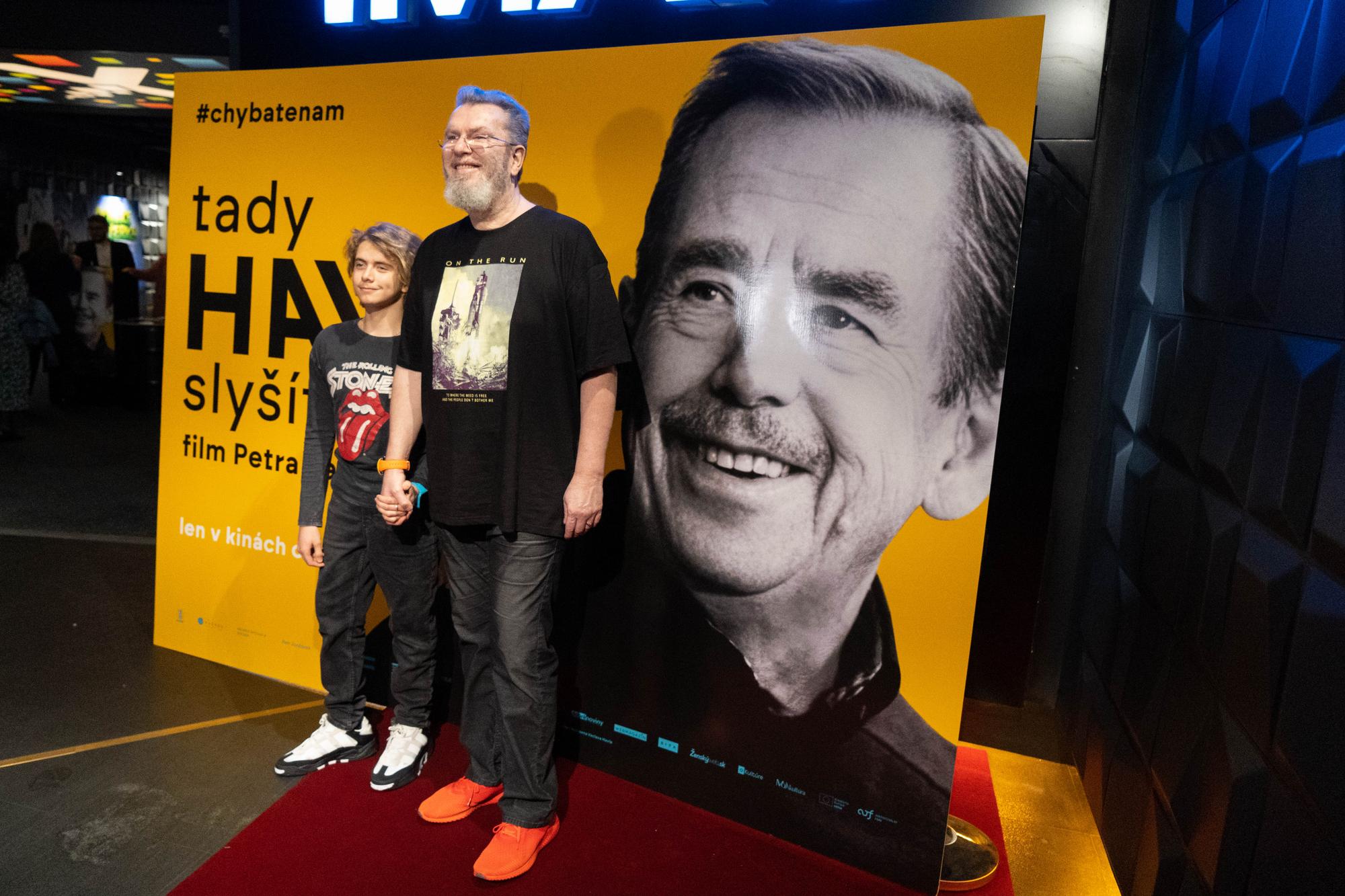 Premiéra českého dokumentárneho filmu Tady Havel, slyšíte mě? - Richard Müller so synom