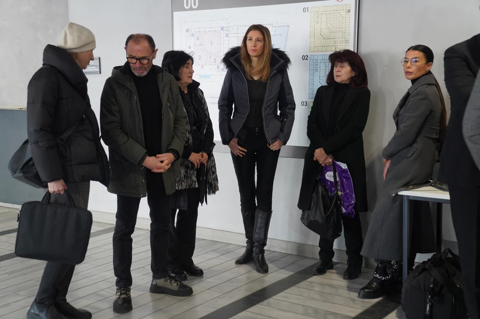 Roditelji žrtava ubijenih u "Ribnikaru" stajali su zajedno i čekali početak suđenja