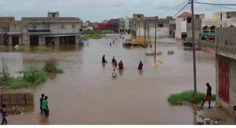 Keur Massar : les habitations envahies par les eaux de pluies