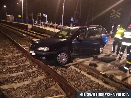 Wjechał na remontowany przejazd kolejowy