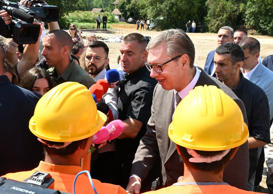 Aleksandar Vučić obilazi radove na izgradnji mosta preko Velike Morave kod Svilajnca i Velike Plane   